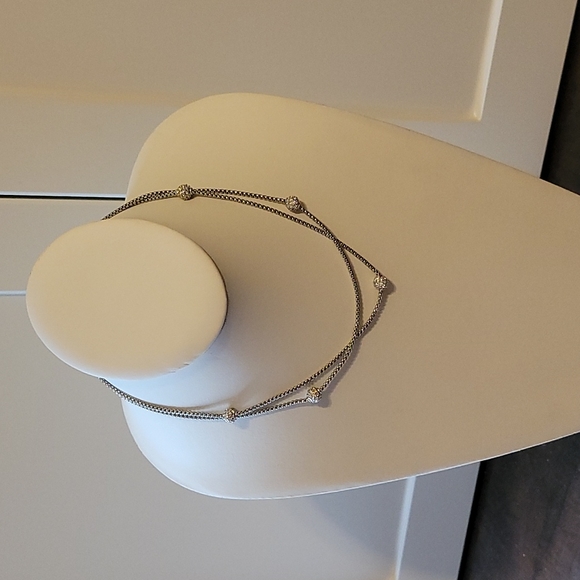 2/40 jewellry. 2 Silver toned necklaces - Picture 6 of 8